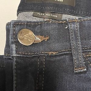 Lee Jeans ,straight leg, size 4P , flex motion , mid rise inseam 26.5”